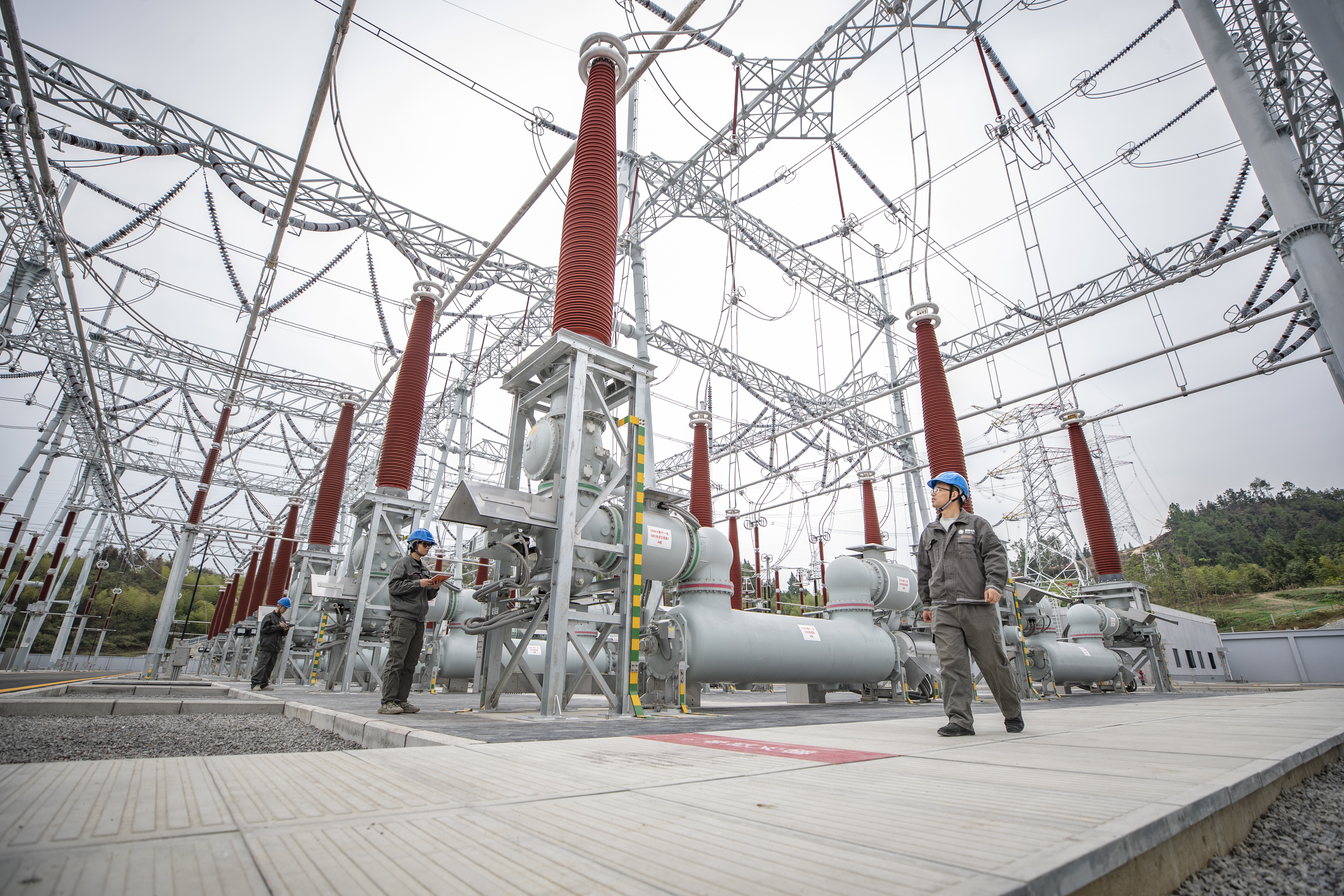 重庆发电厂环保迁建 500千伏送出工程顺利投运