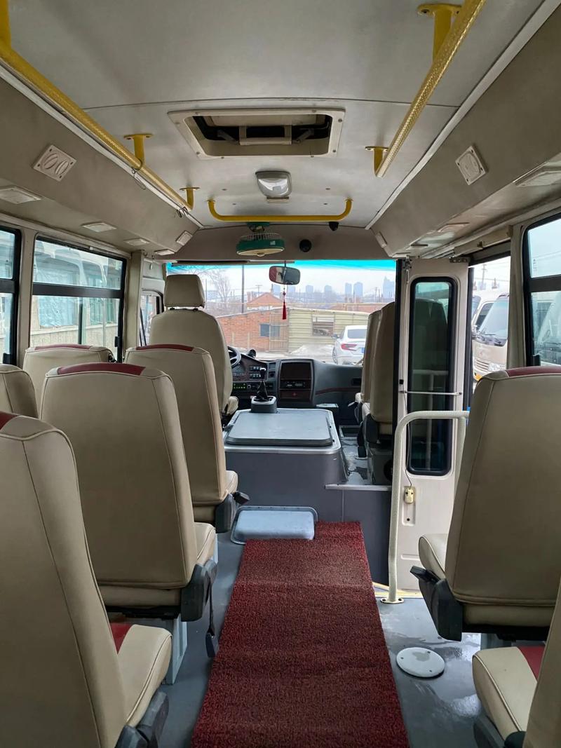 常见的中型客车座位是多少