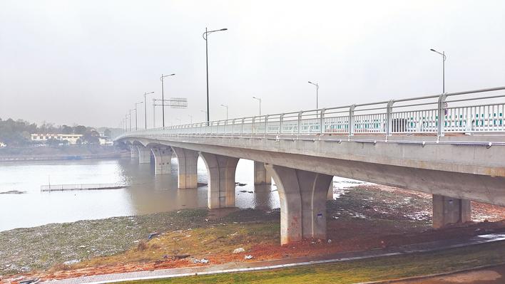 香堤北路捞刀河大桥项目通车试运行
