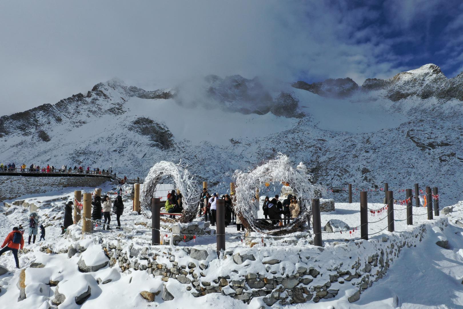 冰雪旅游火爆!达古冰川12月31日门票已售罄 元旦当天门票目前余量充足