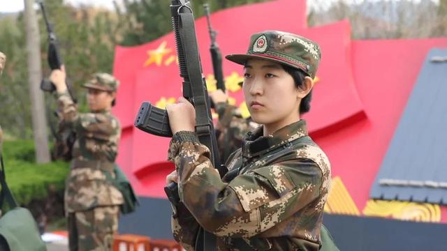 華麗轉身!拉丁舞冠軍到武警女戰士