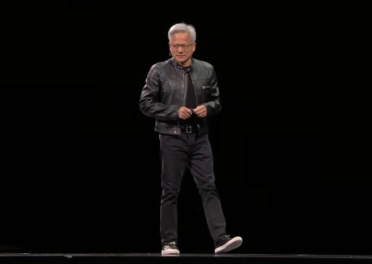 黄仁勋演讲现场用中文高喊大家好：透露父母也到场