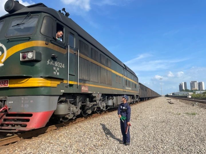 创历史新高 惠大铁路上半年货运量首破500万吨