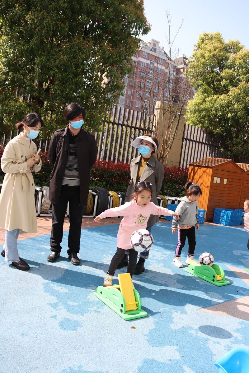 鄞州区姜山镇小城春秋幼儿园特邀专家来园把脉幼儿足球发展