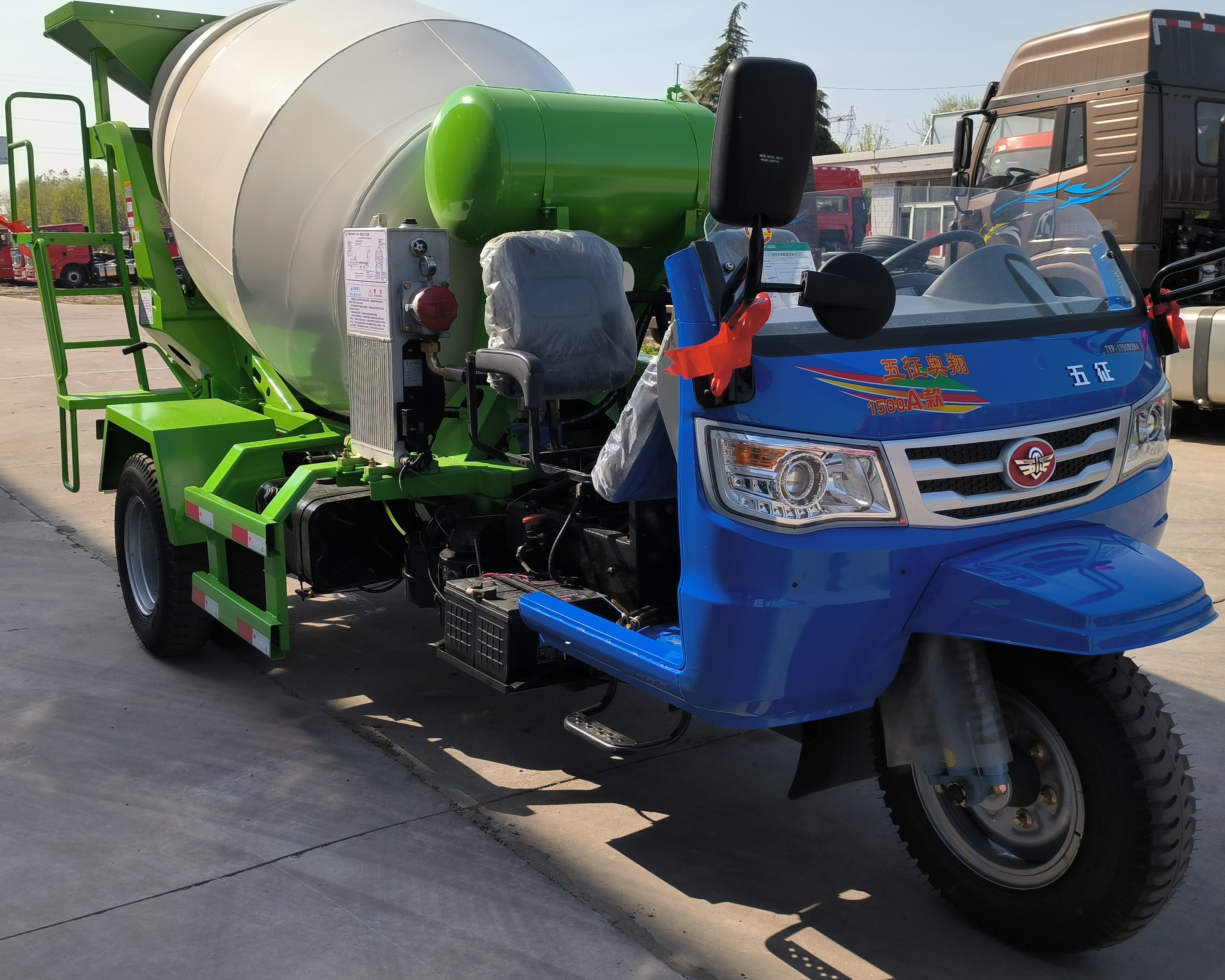 三轮搅拌车极具灵性一款小型搅拌车