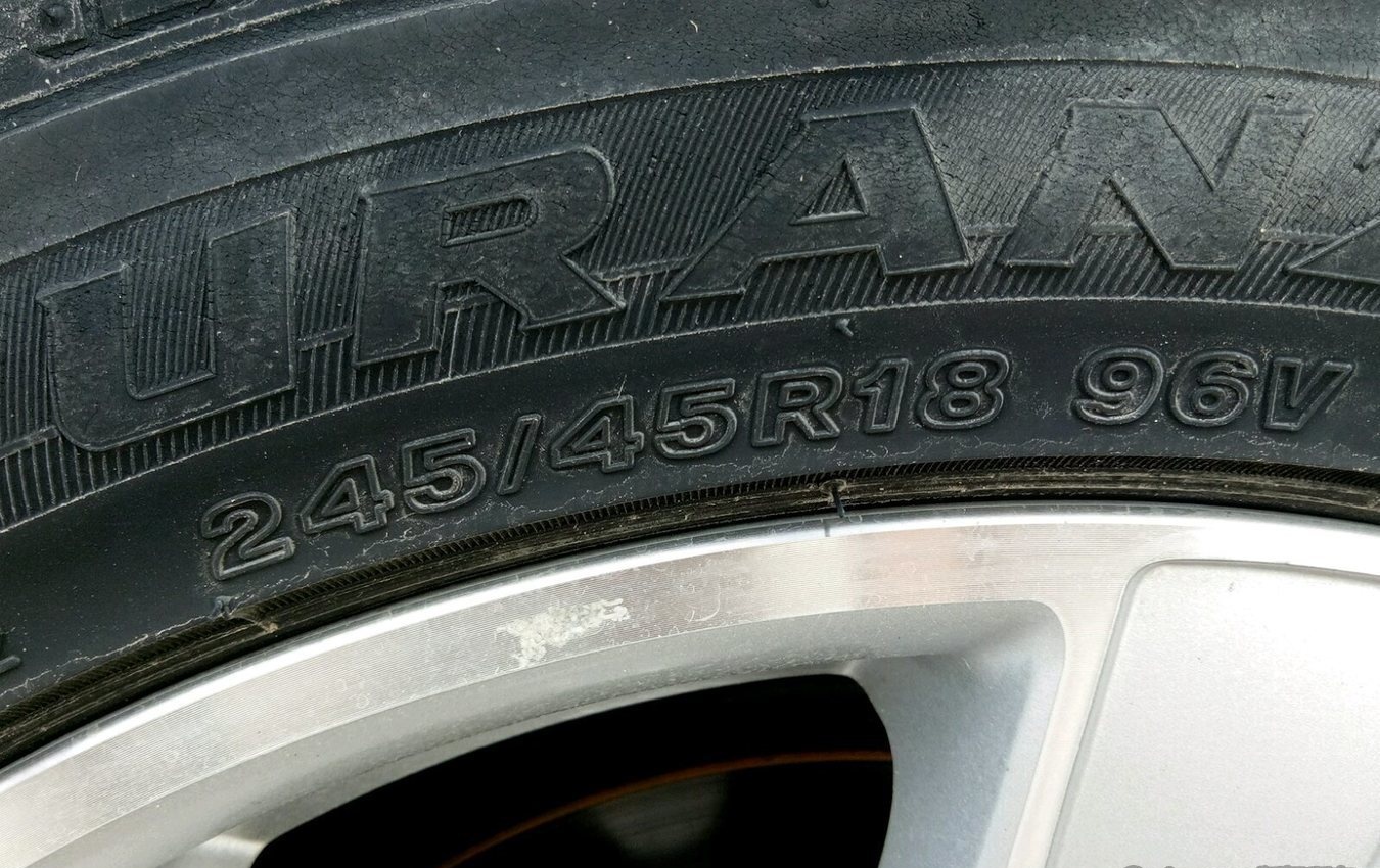 2010款别克君越轮胎型号是什么?