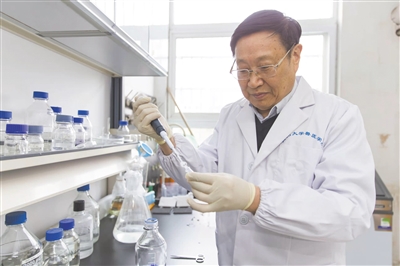 记中国工程院院士,扬州大学教授刘秀梵