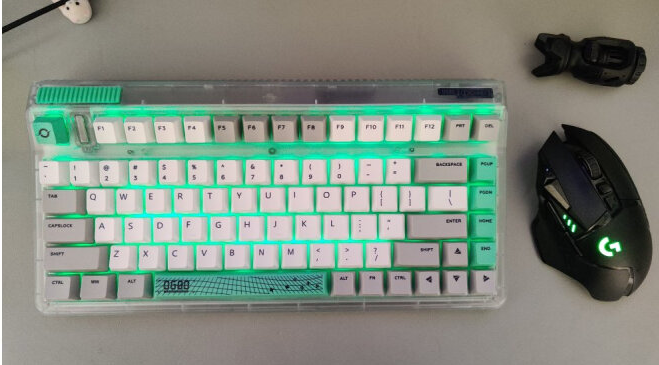 求问ttc金粉轴和快银轴,哪个声音小,在宿舍用会不会挨打?