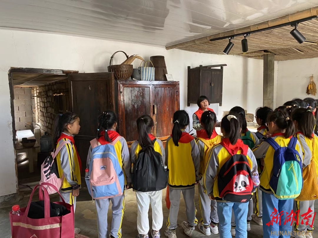 长沙市开福区清水塘江湾小学:雷锋家乡学雷锋,开福少年跨新程