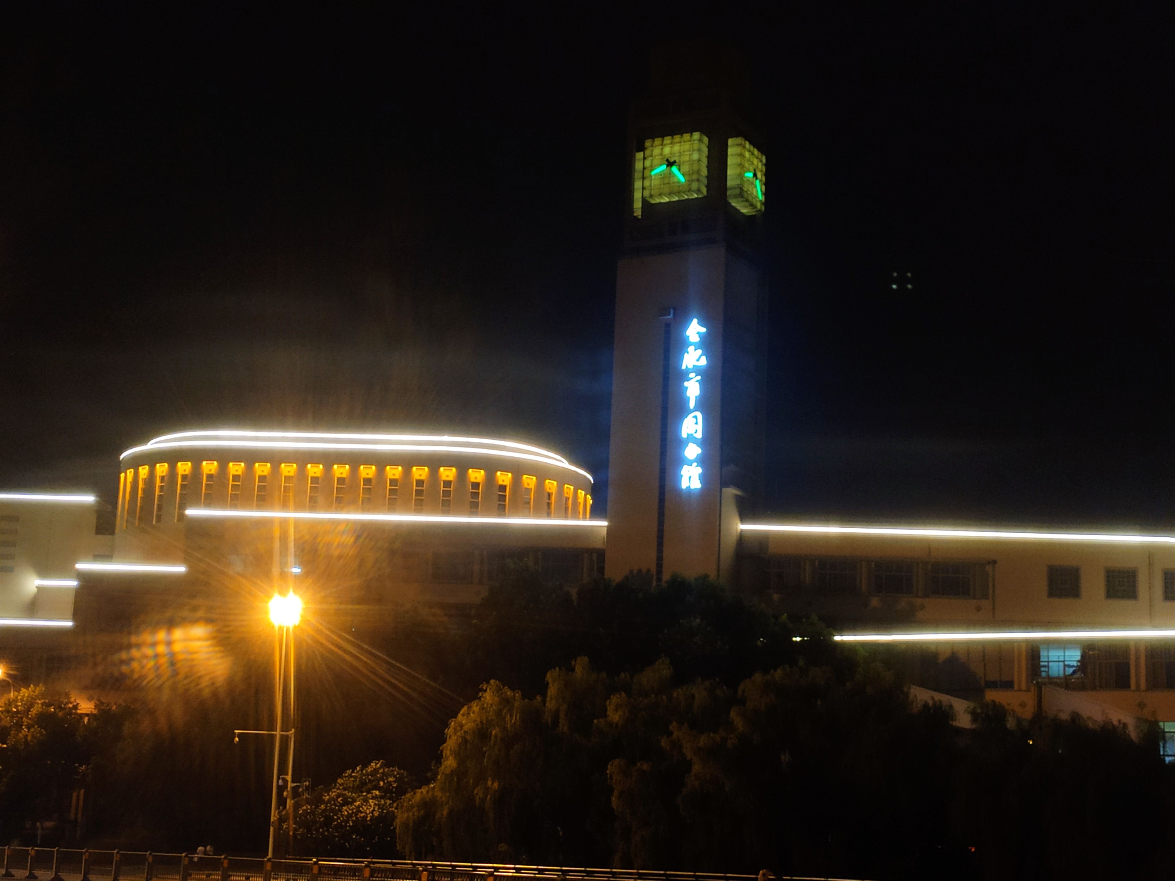 灯光婆娑,夏蝉高歌,合肥市图书馆美丽夜景