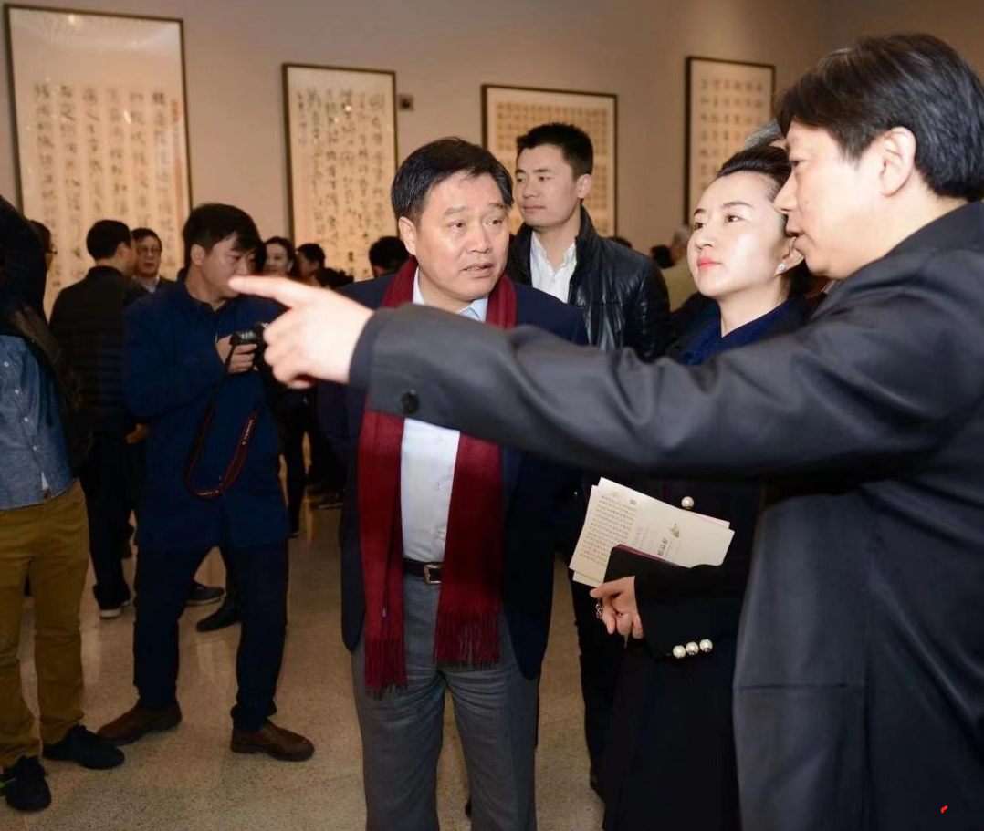 朱共山老婆杨燕受邀出席炎黄艺术馆艺术大展