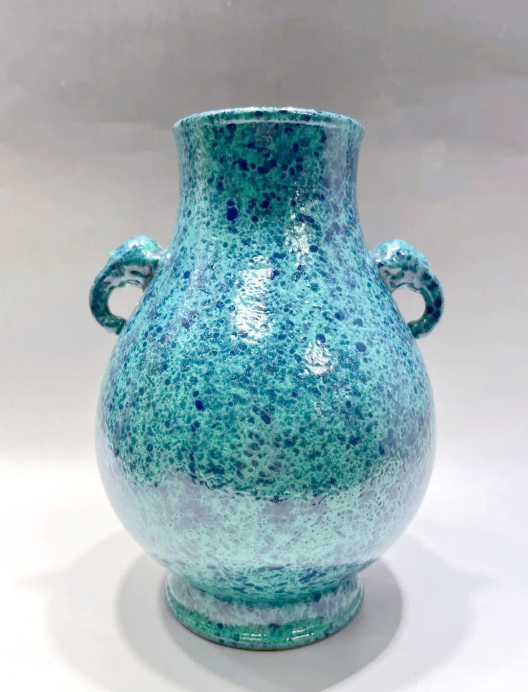 炉钧釉的演变:从雍正到乾隆的瓷器传奇