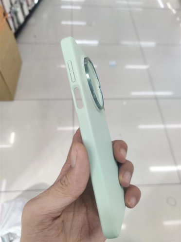 华为Mate 70手机壳曝光：侧边指纹+居中大圆镜头设计实锤