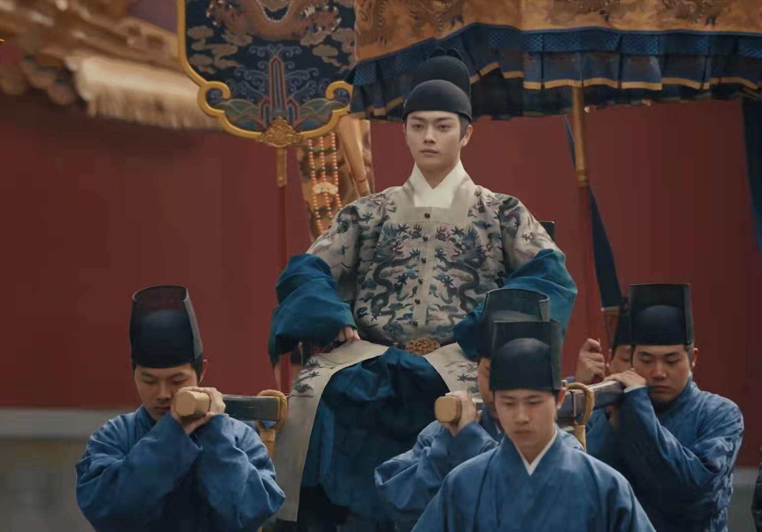 《尚食》首播全网热度第1,服化道美食出圈,可还是被打1分,为啥