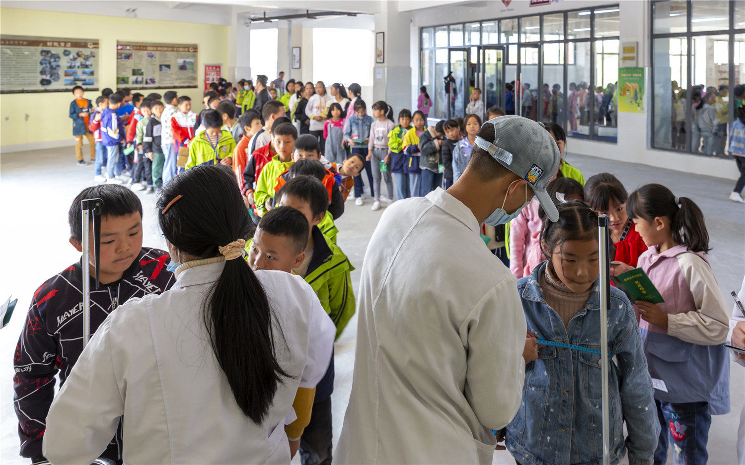 黔西县中医院:义务检查送温暖 爱心护健康