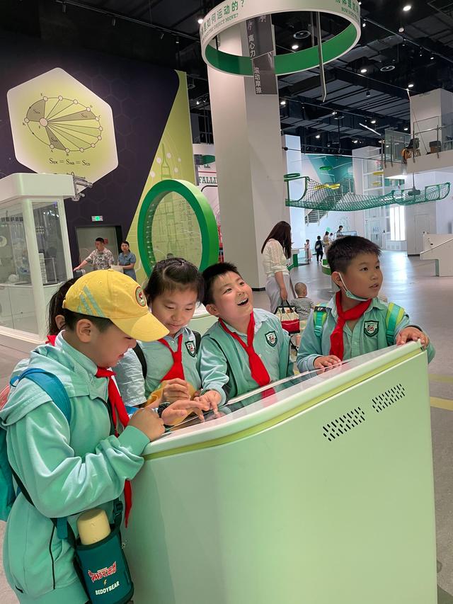 郑州市金水区文化绿城小学:探索科学奥秘 放飞科技梦想