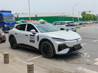 又一国产FUV！岚图追光S实车曝光：运动姿态确实帅
