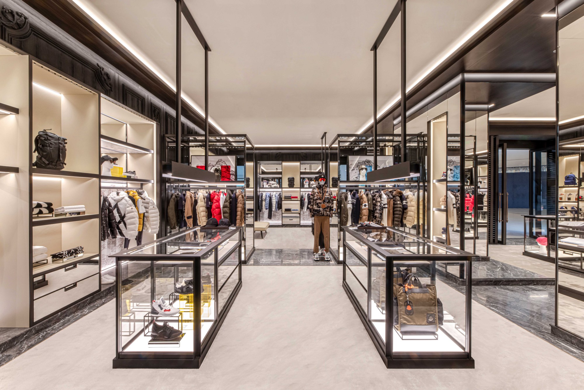 moncler精品店内部