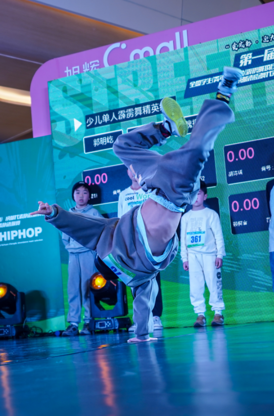 四川成都选拔优秀街舞苗子组队 备战首届学青会