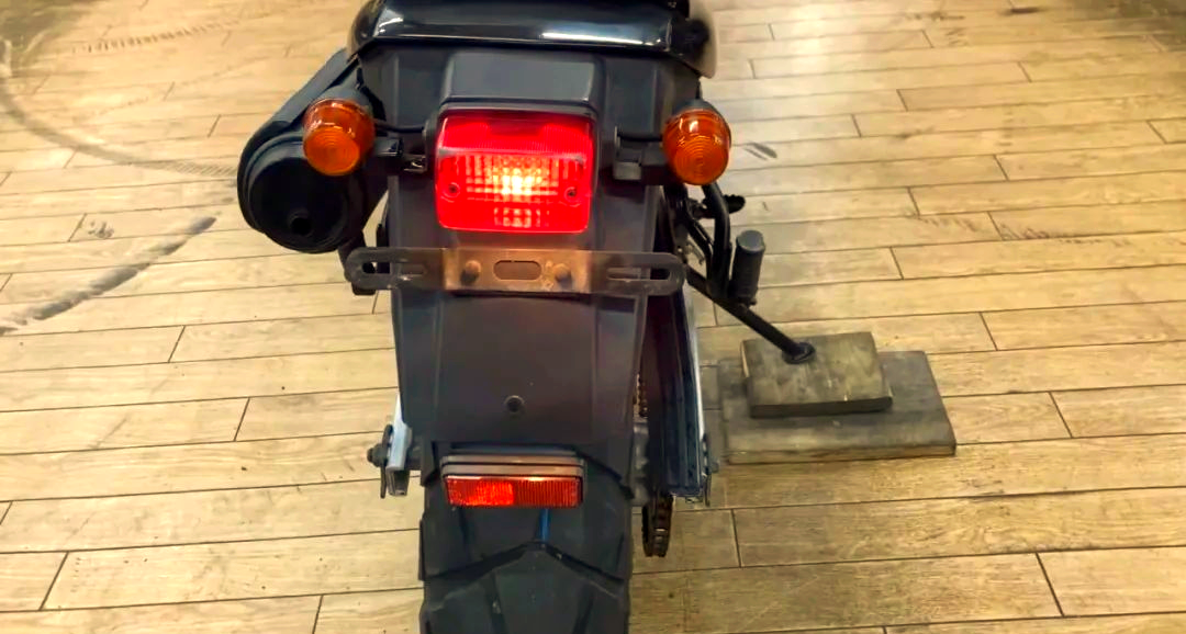 雅马哈大脚怪tw225:经典复古街车,性能卓越,操控灵活,实用代步好选择