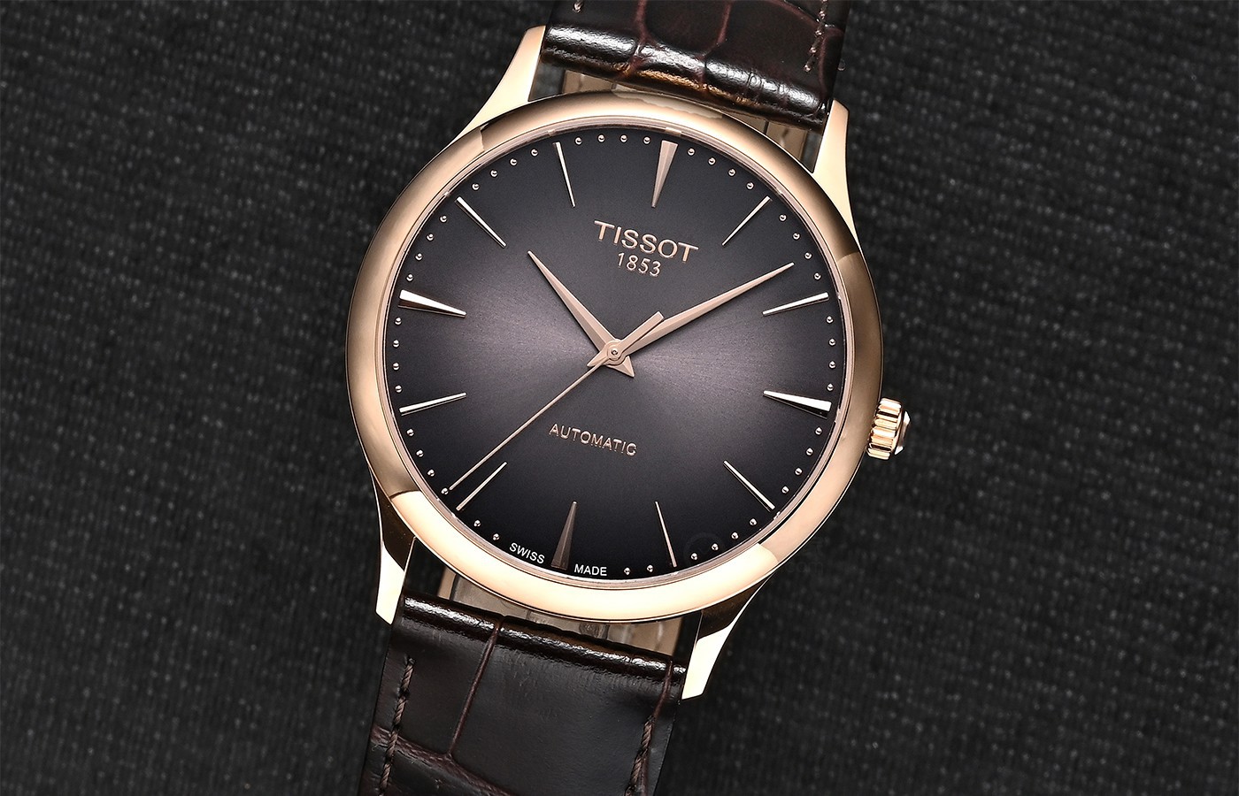 高颜值天梭金表,潮流人士的穿搭必备