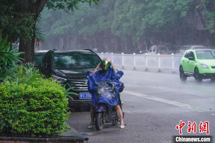 广西贵港遇强对流天气