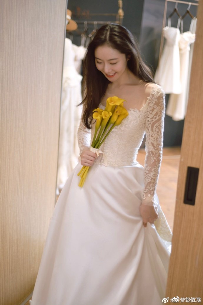 陈露晒霍尊聊天记录 在爱面前仍保持理智的人是聪明还是傻