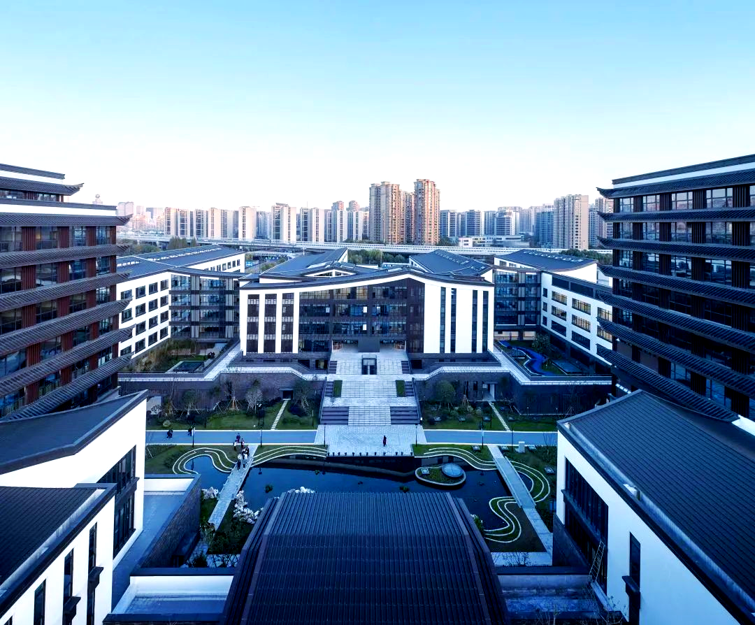 坡屋顶在建筑设计上既体现了古典的优雅与韵味,又能与现代建筑风格