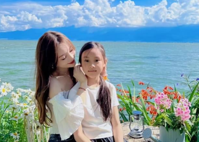 李乐祺"整容式"长大,本以为复制戚薇的模样,谁承想美出新高度