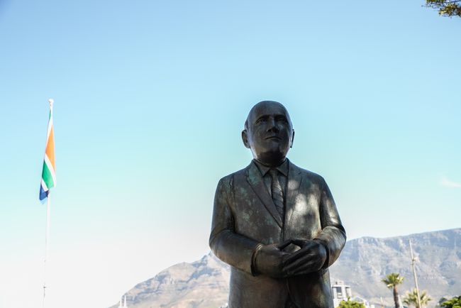 (国际)南非前总统德克勒克因病去世