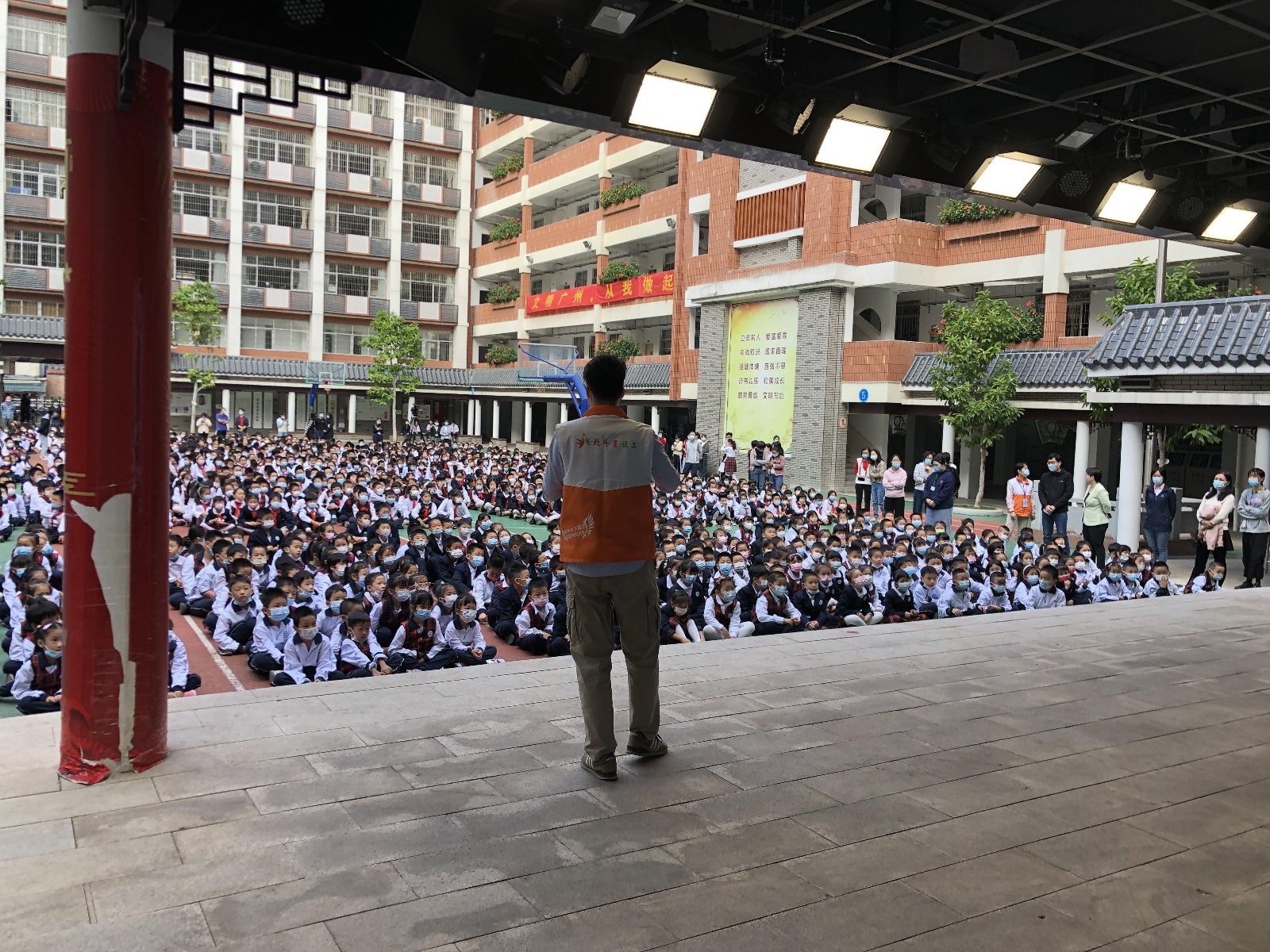 黄花岗街禁毒办走进农林下路小学,为千名师生揭开新型毒品的伪装