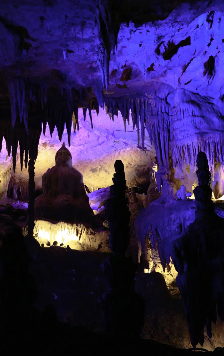独山天洞→独秀峰→布依风情寨来独山天洞景区,天洞是必打卡的景点之
