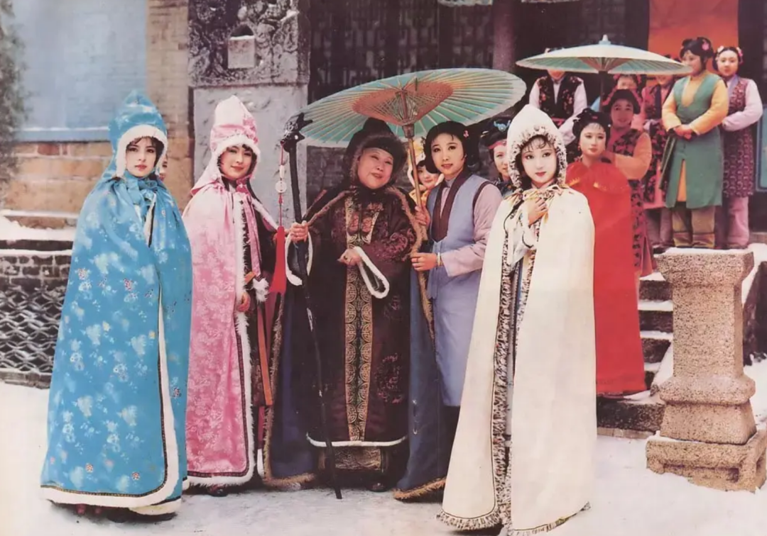 "这位妹妹可曾读过书?