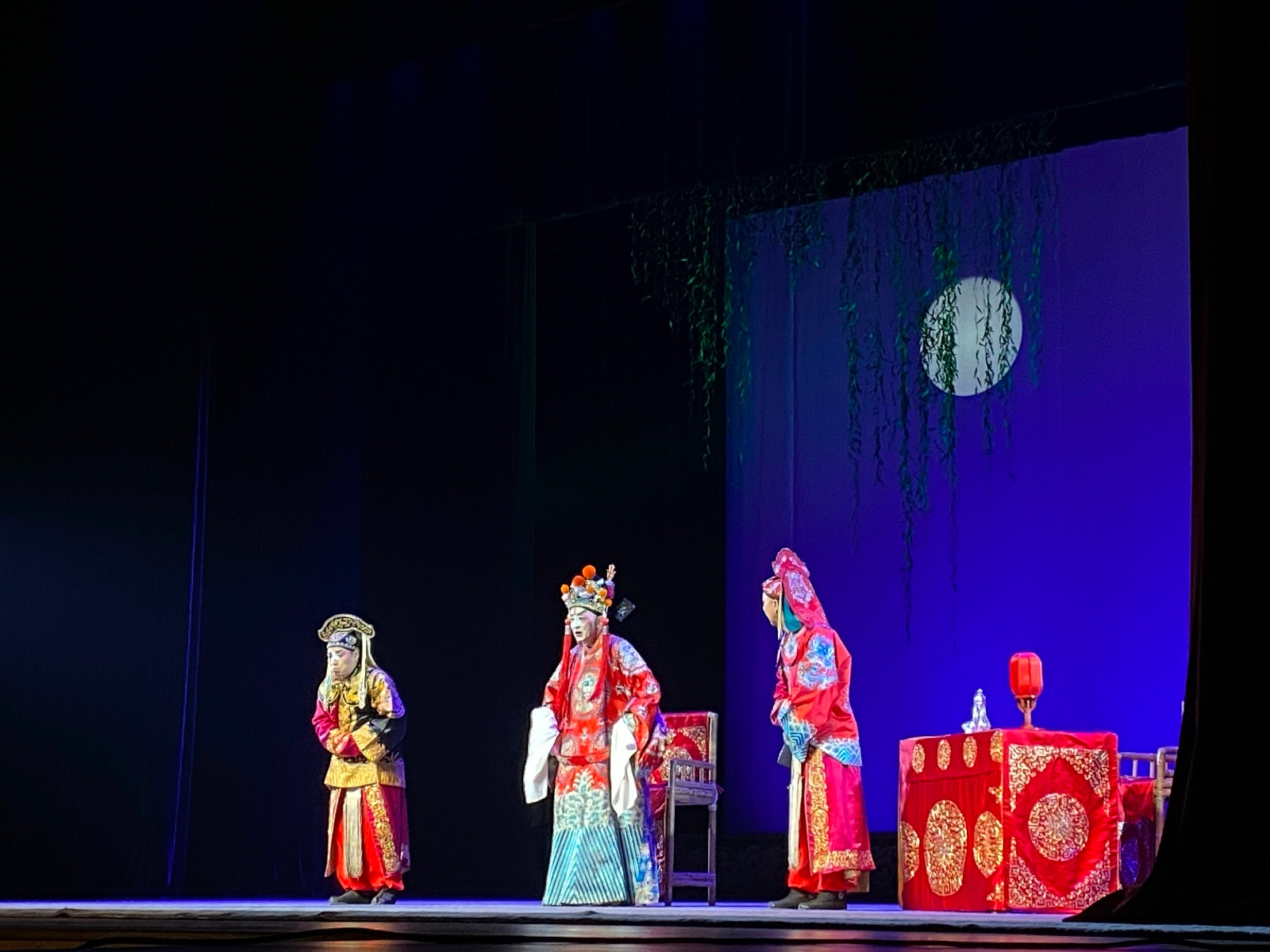 两朵"梅花"领衔 经典川剧《谭记儿》蓉城上演