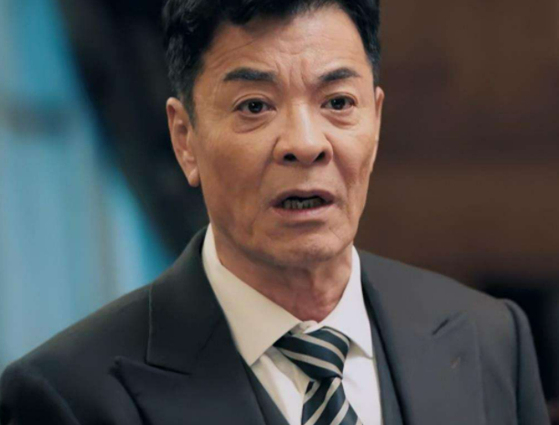 电视剧《霞光》里的大姨是谁?这部电视剧的导演是谁?