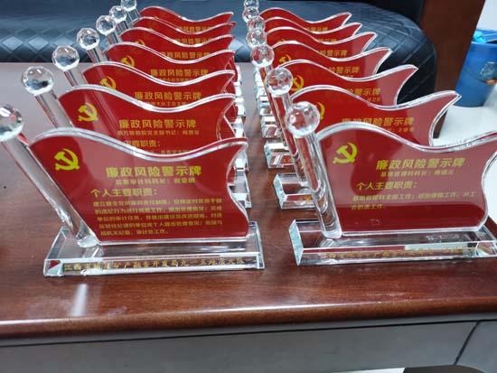 "廉政桌牌"为干部常念廉政"紧箍咒"