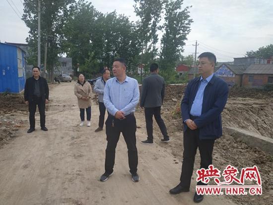 西平县委副书记管保臣到权寨镇督导工作