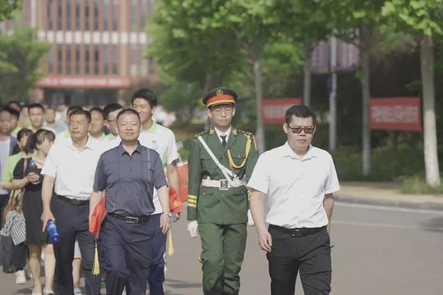 济阳闻韶中学第三届十八岁成人礼仪式隆重举行