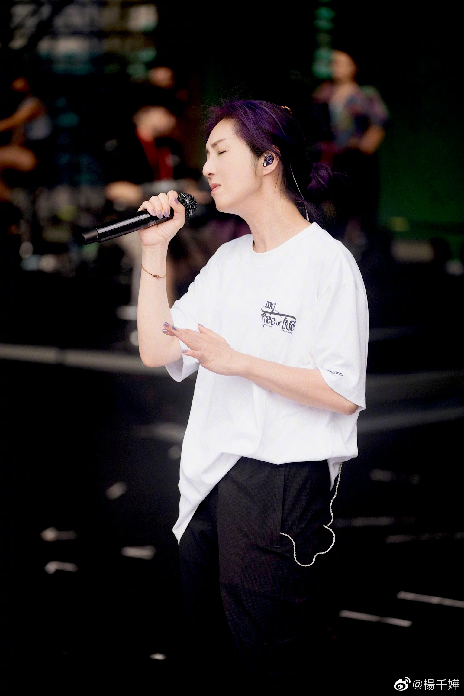 歌迷吐槽杨千嬅演唱会场地脏到不敢坐,场馆方这样回复