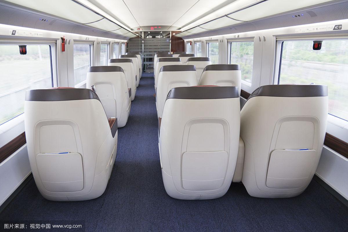 一架无人机悬空在动车内部,会在动车猛然加速时被撞碎吗?