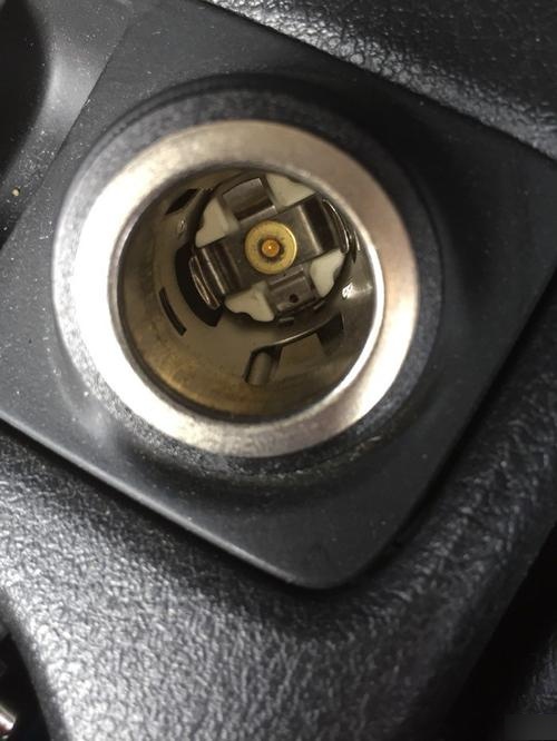 汽车点烟器坏了的处理方法