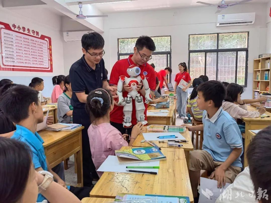 武漢工程大學科普實踐團走進江西都昌太陽村