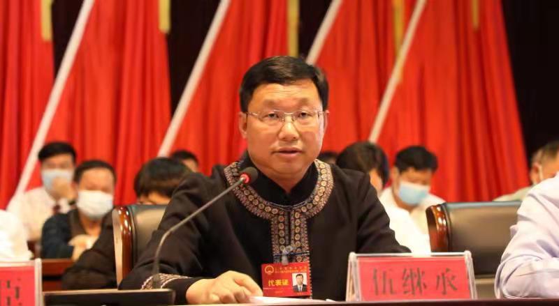 江华瑶族自治县第十八届人民代表大会第二次会议开幕