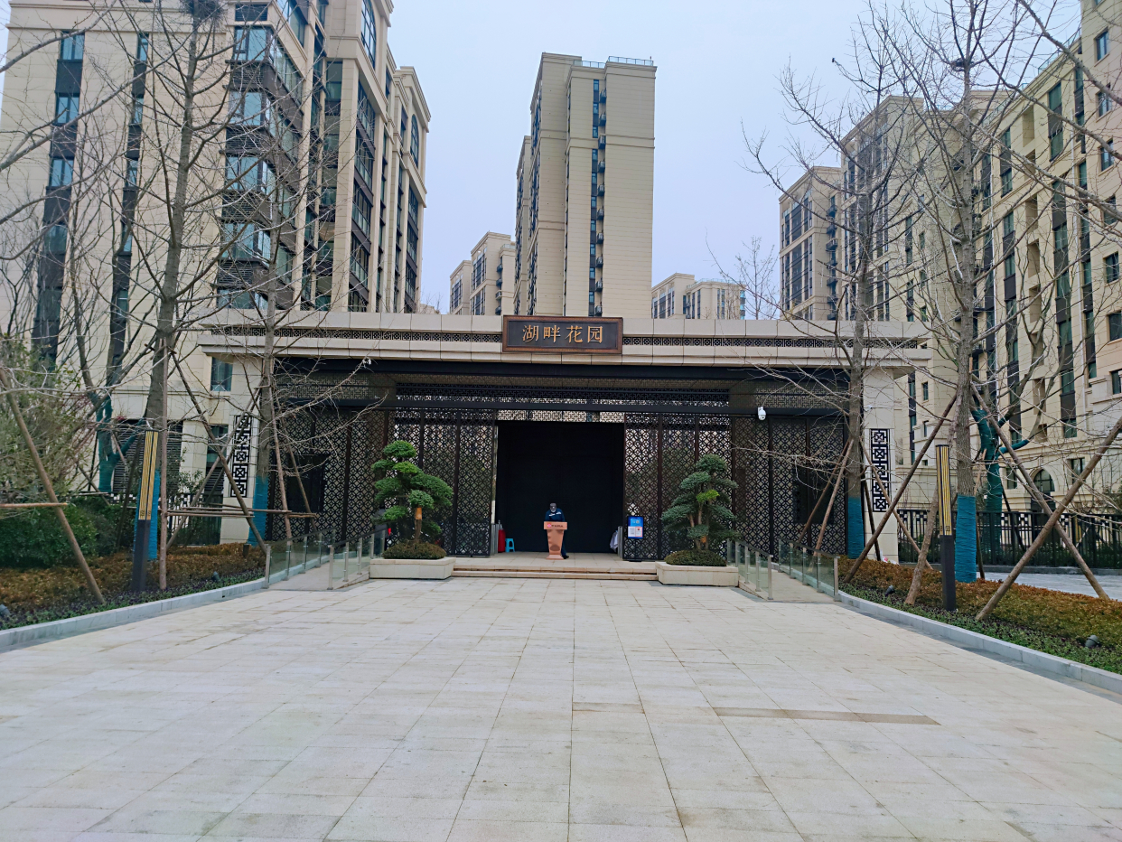 郑州高新区这几家小区大门pk,哪家最气派?你们来评!