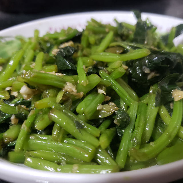 凉拌红薯杆红薯叶,营养美味,酸脆爽口快手菜