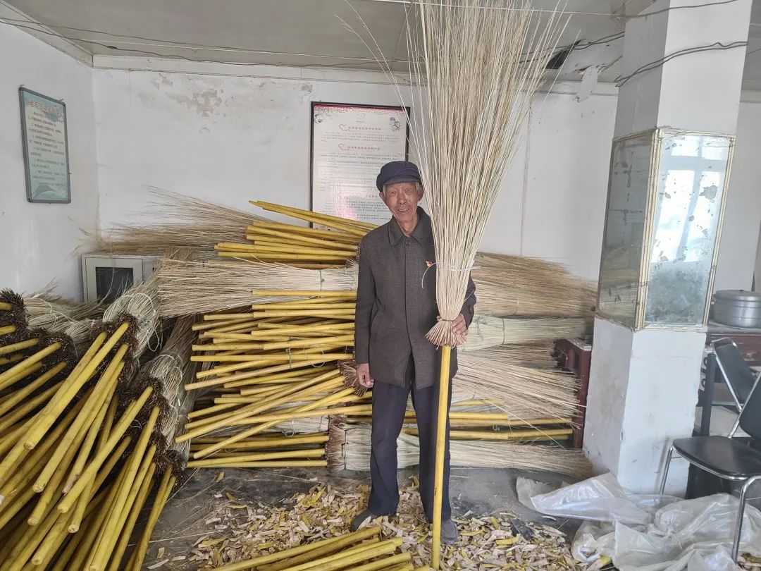 爱心助农→手工芨芨草大扫帚开始预订了!金昌市科协诚邀社会各界订购