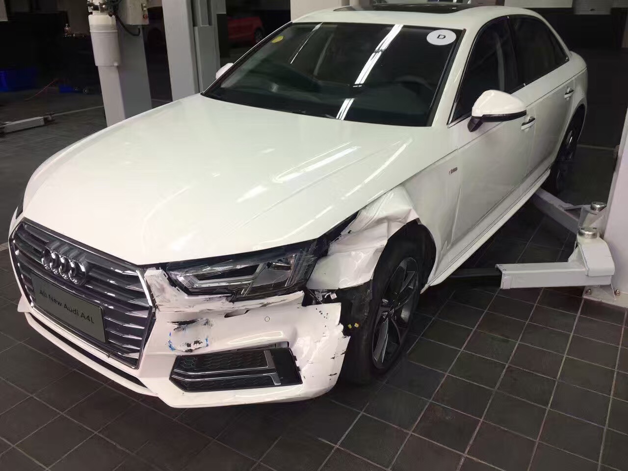 奥迪a4l后箱盖怎么拆