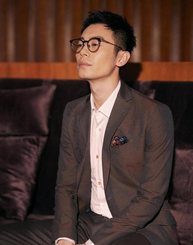 当众让郭麒麟一家下不来台后,39岁的朱亚文遭到反噬