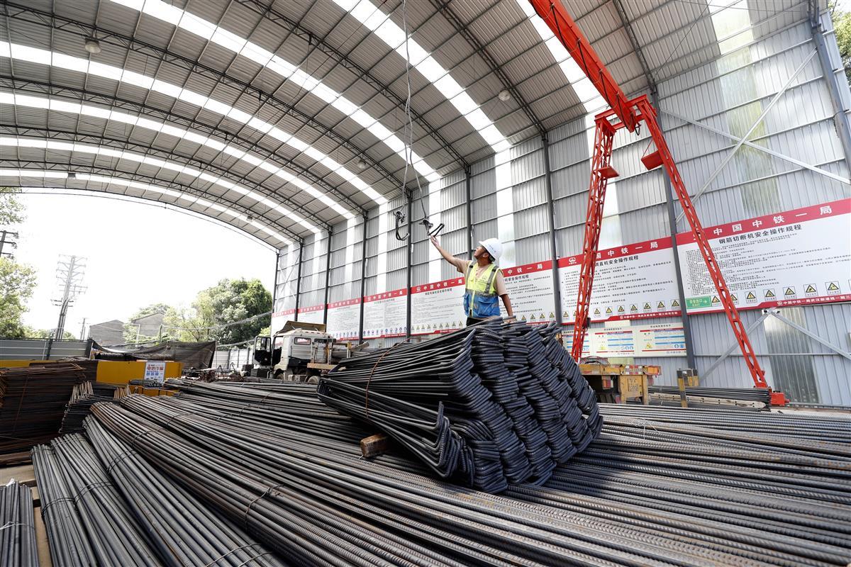 钢筋"工厂化"加工.袁永华 摄.jpg