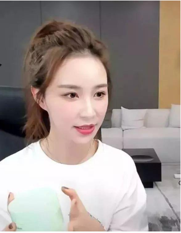 "千年老三"雪梨涉税被罚六千余万元,她离超越薇李还有多远?